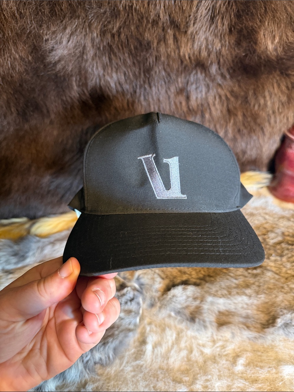 Vuori Unisex Black Baseball Cap With Embroidered 'V' Logo Os (1825)